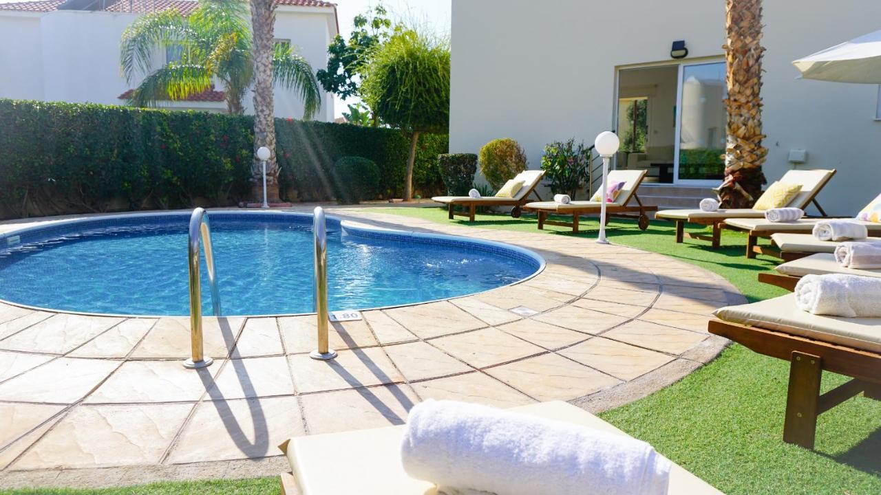 Villa Oasis By Ezoria Villas Coral Bay Buitenkant foto