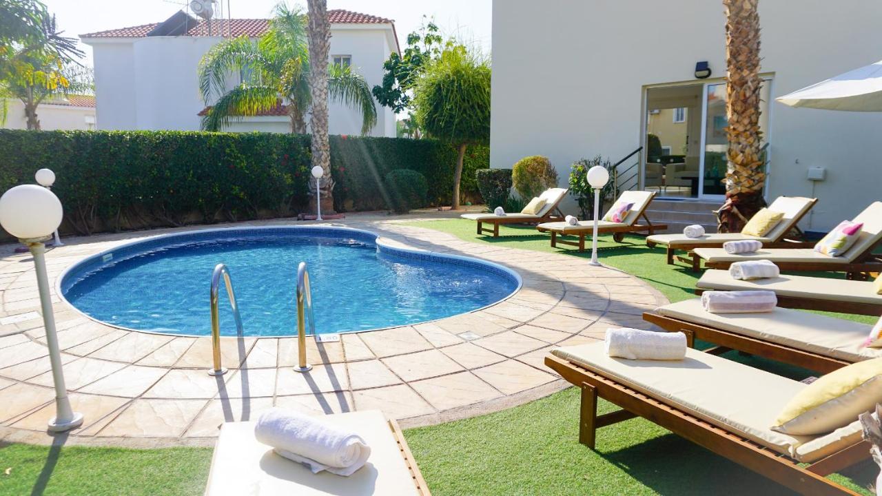 Villa Oasis By Ezoria Villas Coral Bay Buitenkant foto
